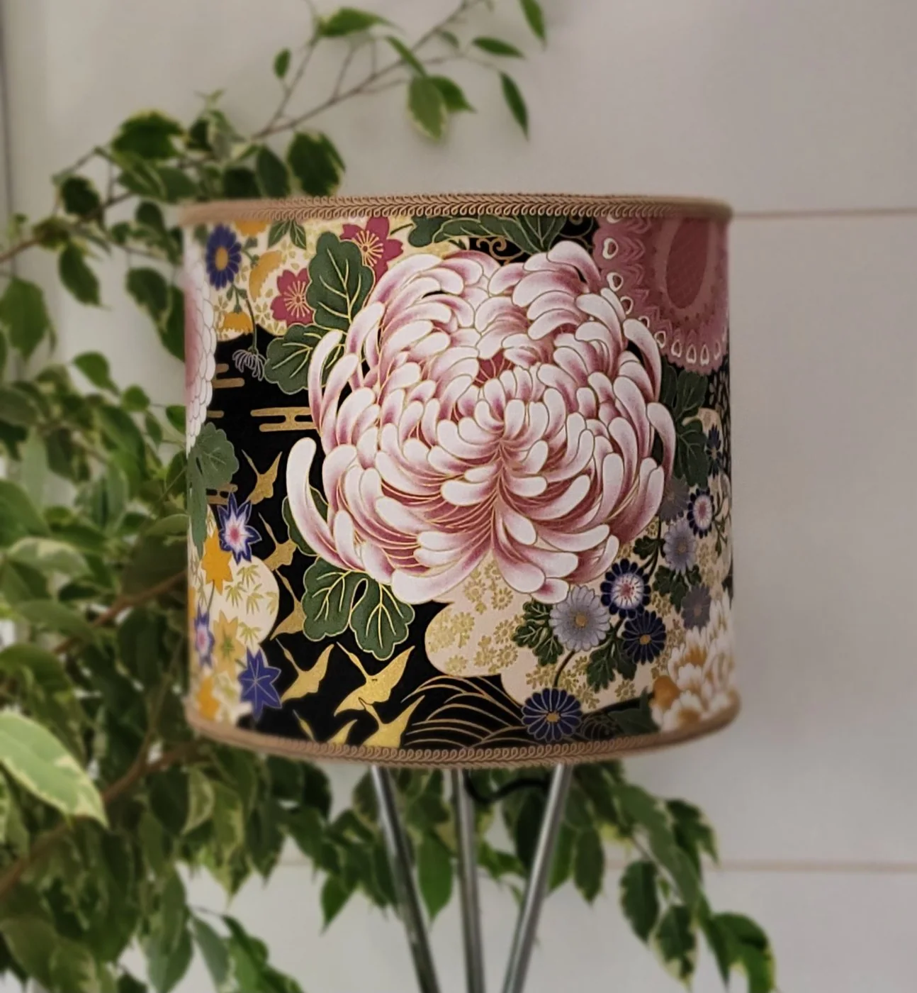 Abat-jour floral éteint